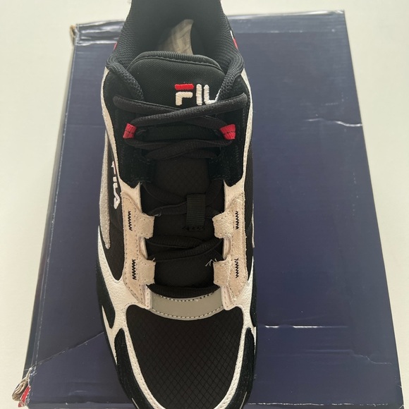 NIB Fila Men's Valado Black, Gray, and Red Active Lifestyle Sneakers 🔥🔥 - Picture 3 of 8
